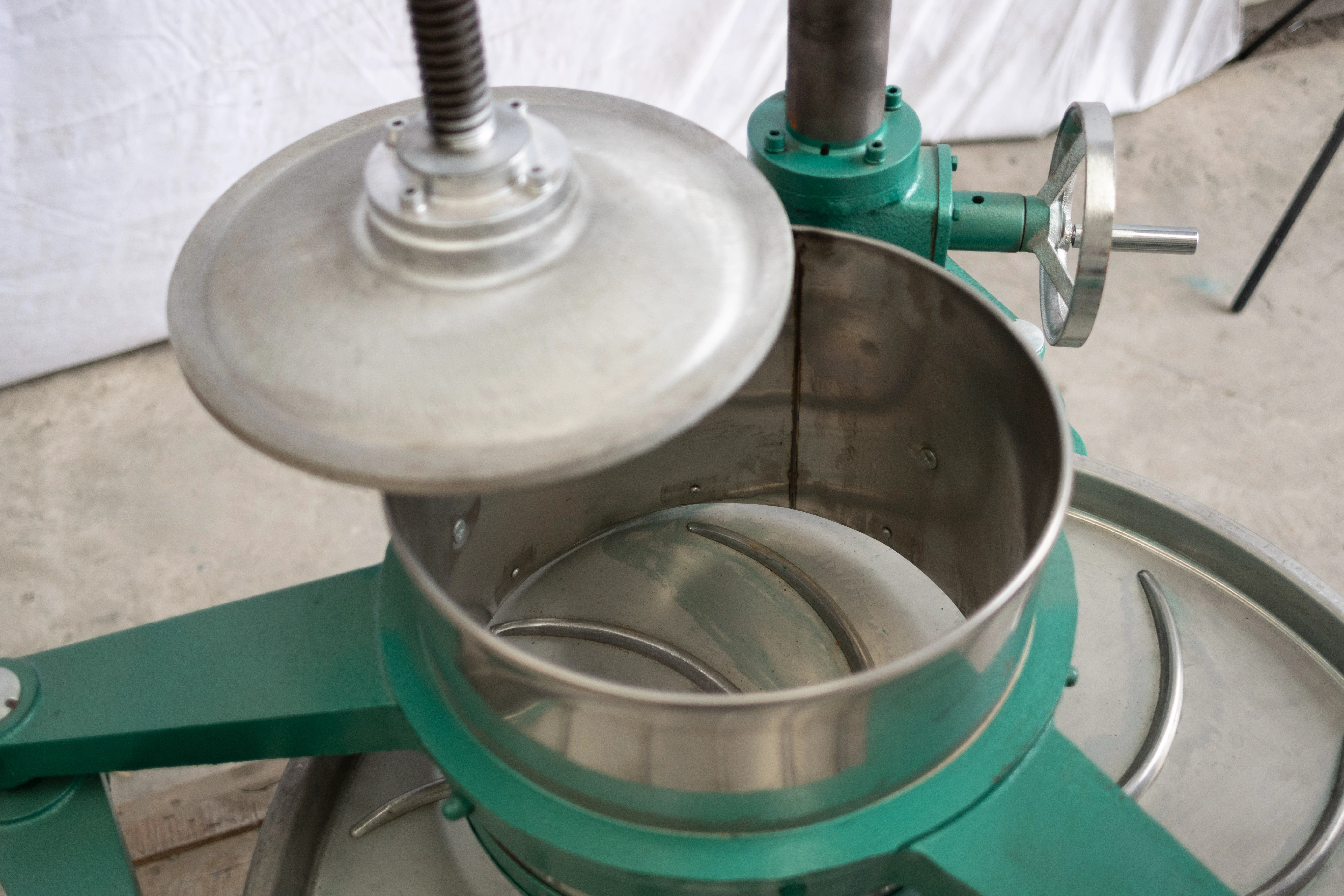 Tea Roller machine
