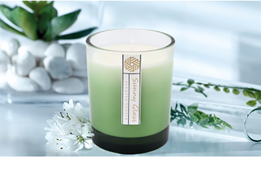 How does the impurity in the glass candlestick break?