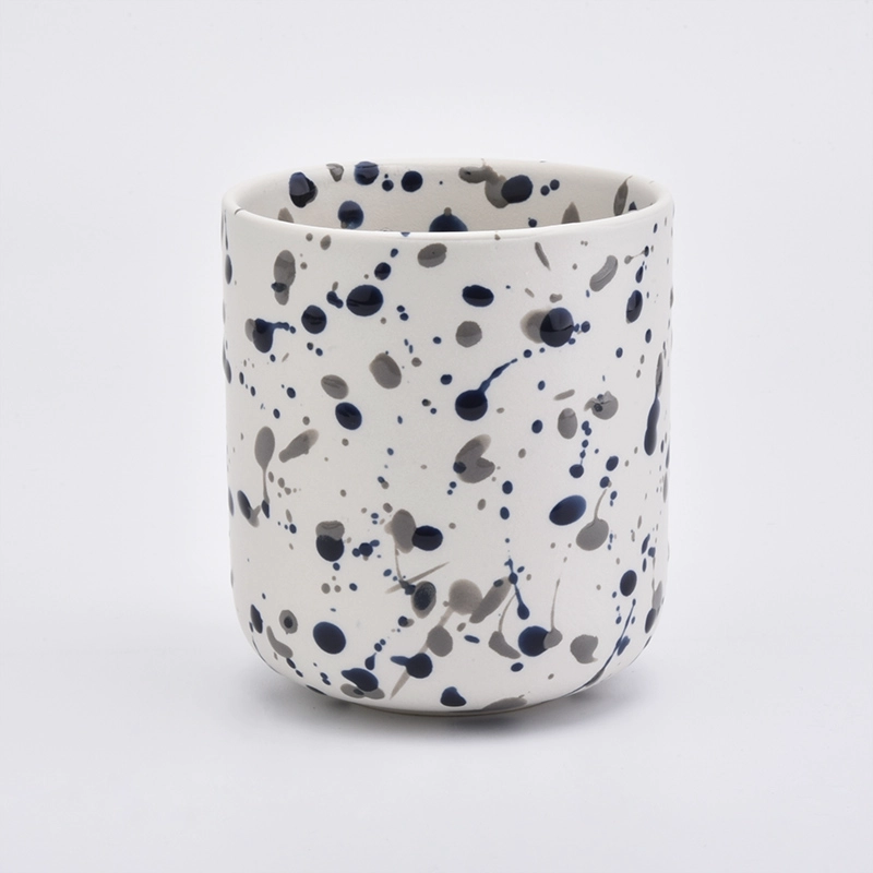 White Ceramic Candle Holder With Black Pot Decoration