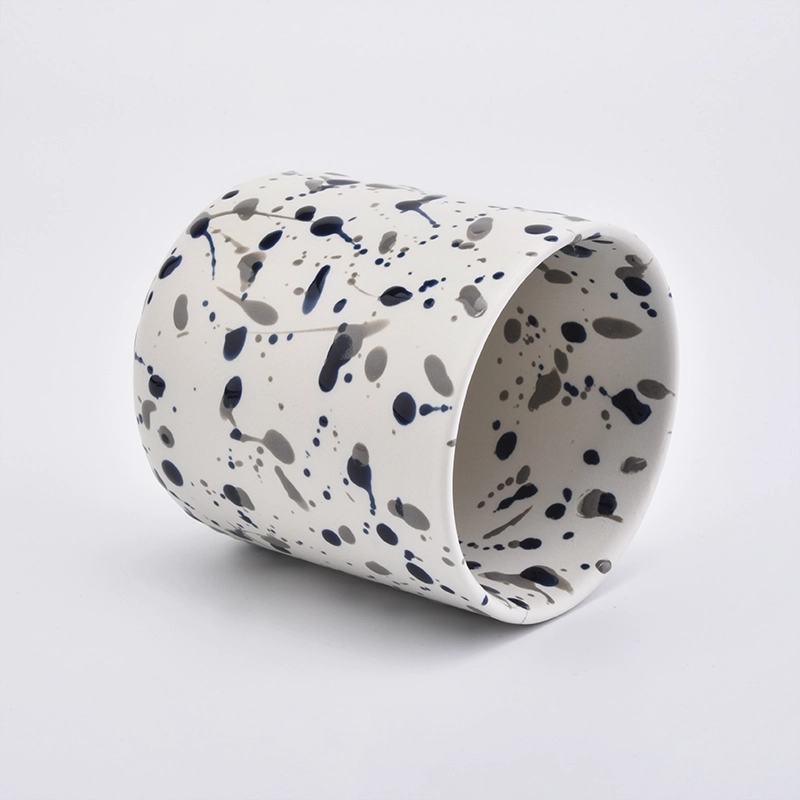 White Ceramic Candle Holder With Black Pot Decoration