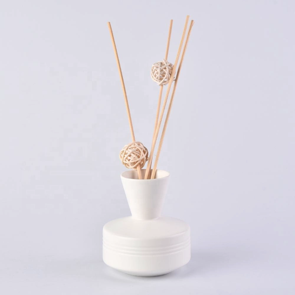 Custom matte home decoration white reed ceramic diffuser bottles