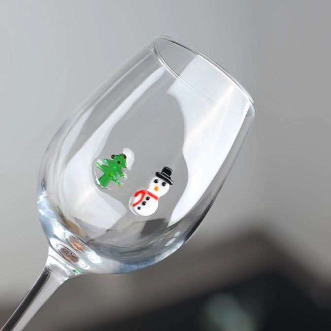 Handcraft Eco-friendly Pine Tree Snowman Inlay Decoration 350ml 12oz Wine Glasses