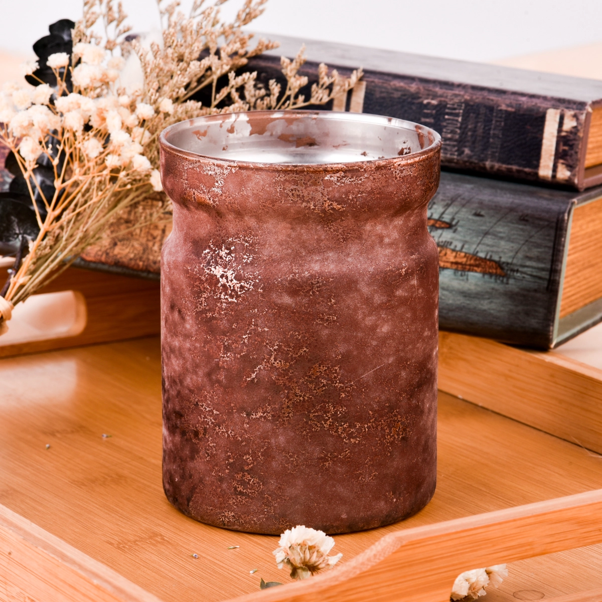 Luxury foil gold glass candle jars are used for home decor