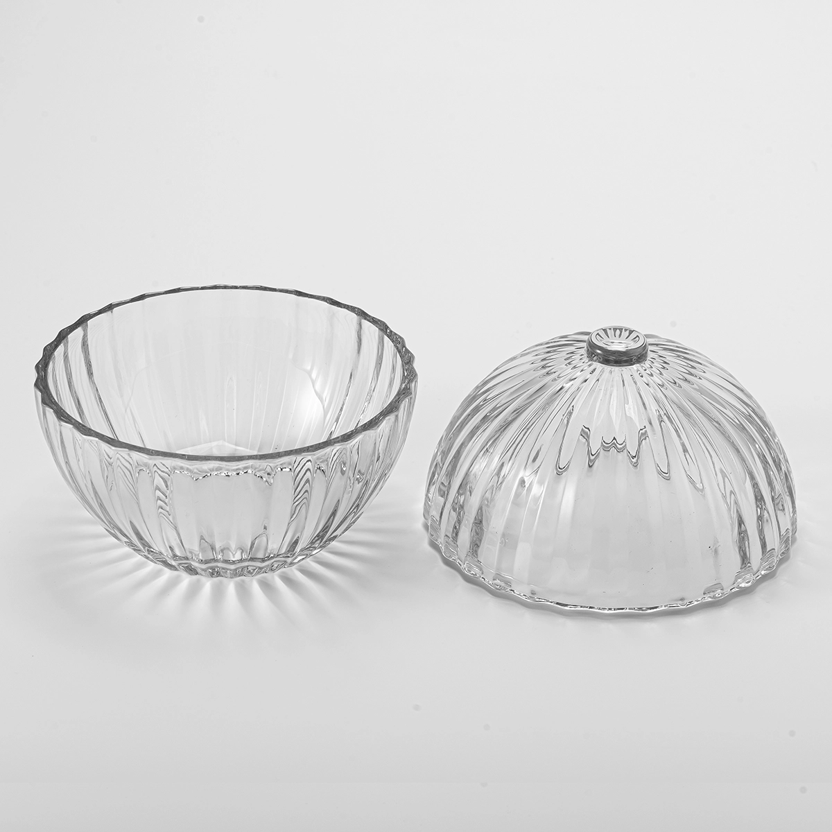 Wholesale bowl-shaped striped transparent glass candle cans with lids Wholesale bowl-shaped striped transparent glass candle cans with lids