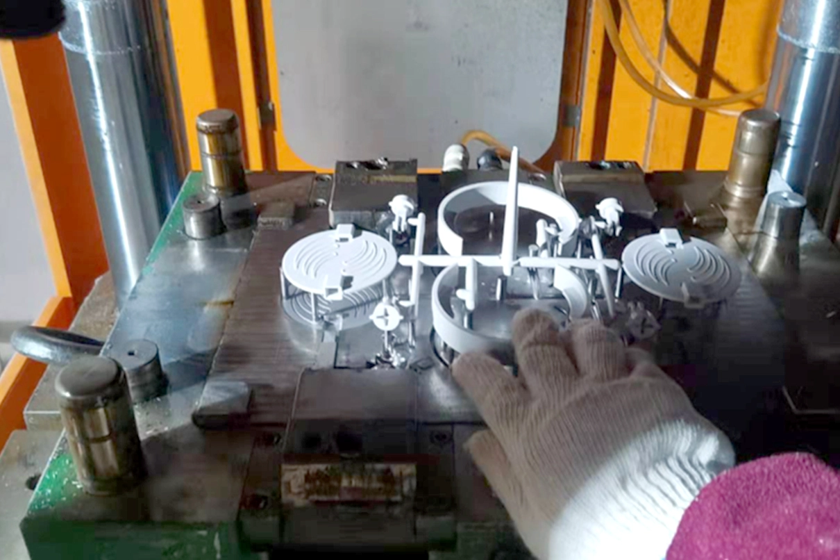 6. Conduct trial molding to confirm the quality and functionality of the pre-production sample — (1 working day) 6. Conduct trial molding to confirm the quality and functionality of the pre-production sample — (1 working day)