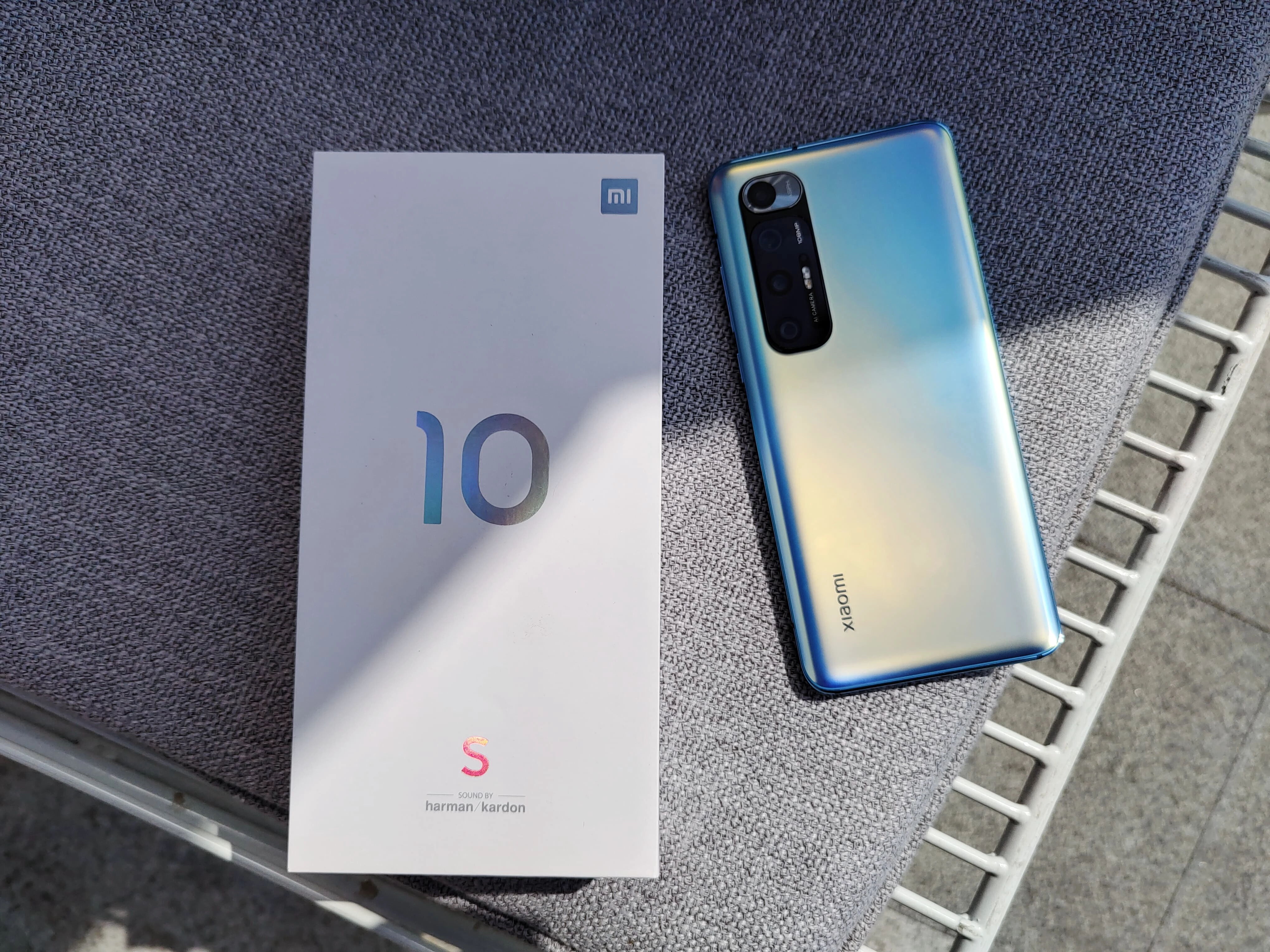 Xiaomi Mi 10s è lanciato con uno straordinario design: alimentato da Snapdragon 870 Chip, con qualità del suono leader mondiale. Xiaomi Mi 10s è lanciato con uno straordinario design: alimentato da Snapdragon 870 Chip, con qualità del suono leader mondiale.
