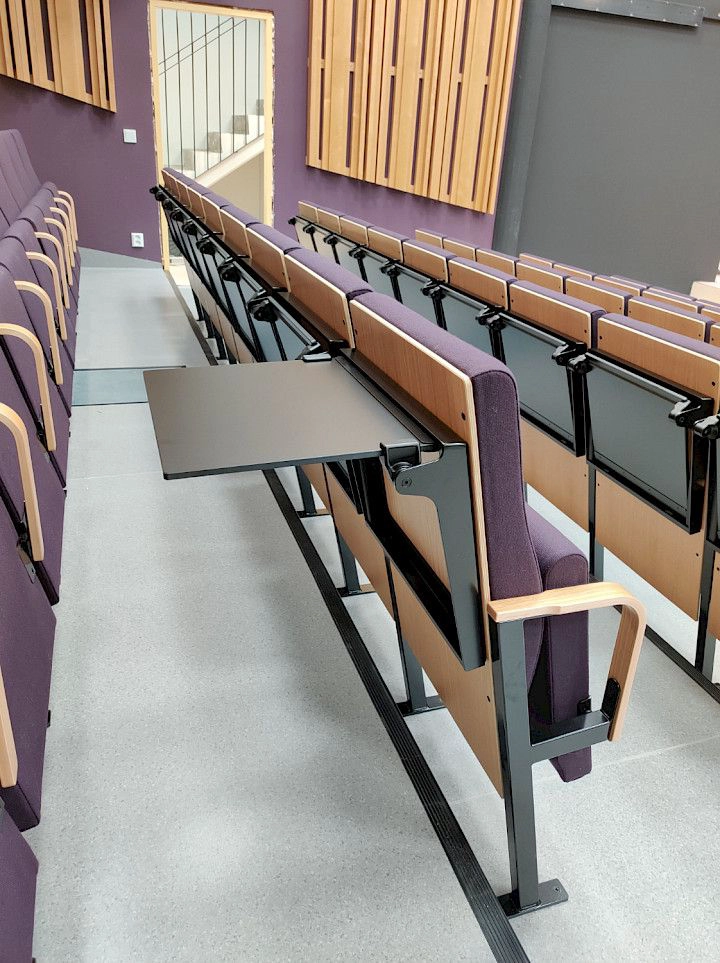 Waiting is no longer boring: Smart training chairs are reshaping the public space experience Waiting is no longer boring: Smart training chairs are reshaping the public space experience