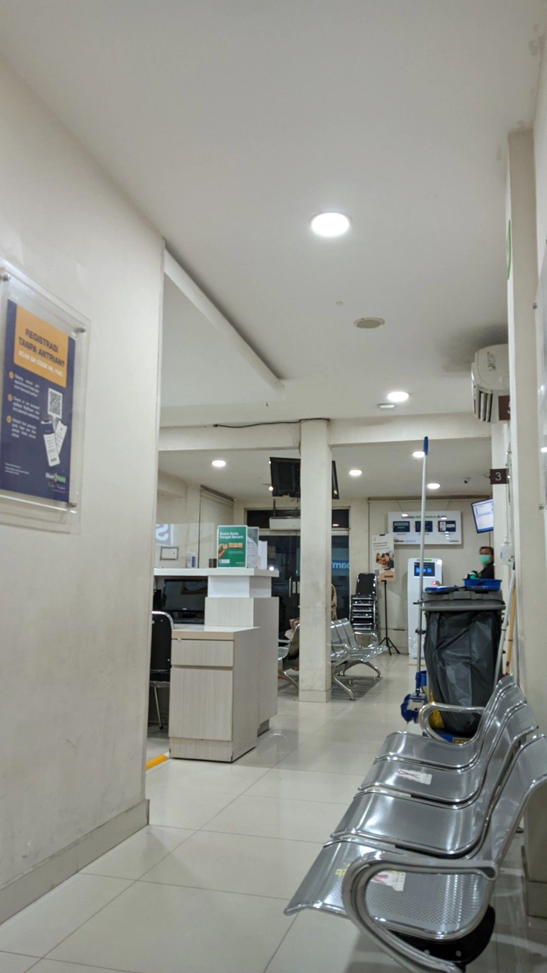 Airport Waiting Chair Market Grows 4.2% CAGR, Smart Features Become Standard for Global Hubs