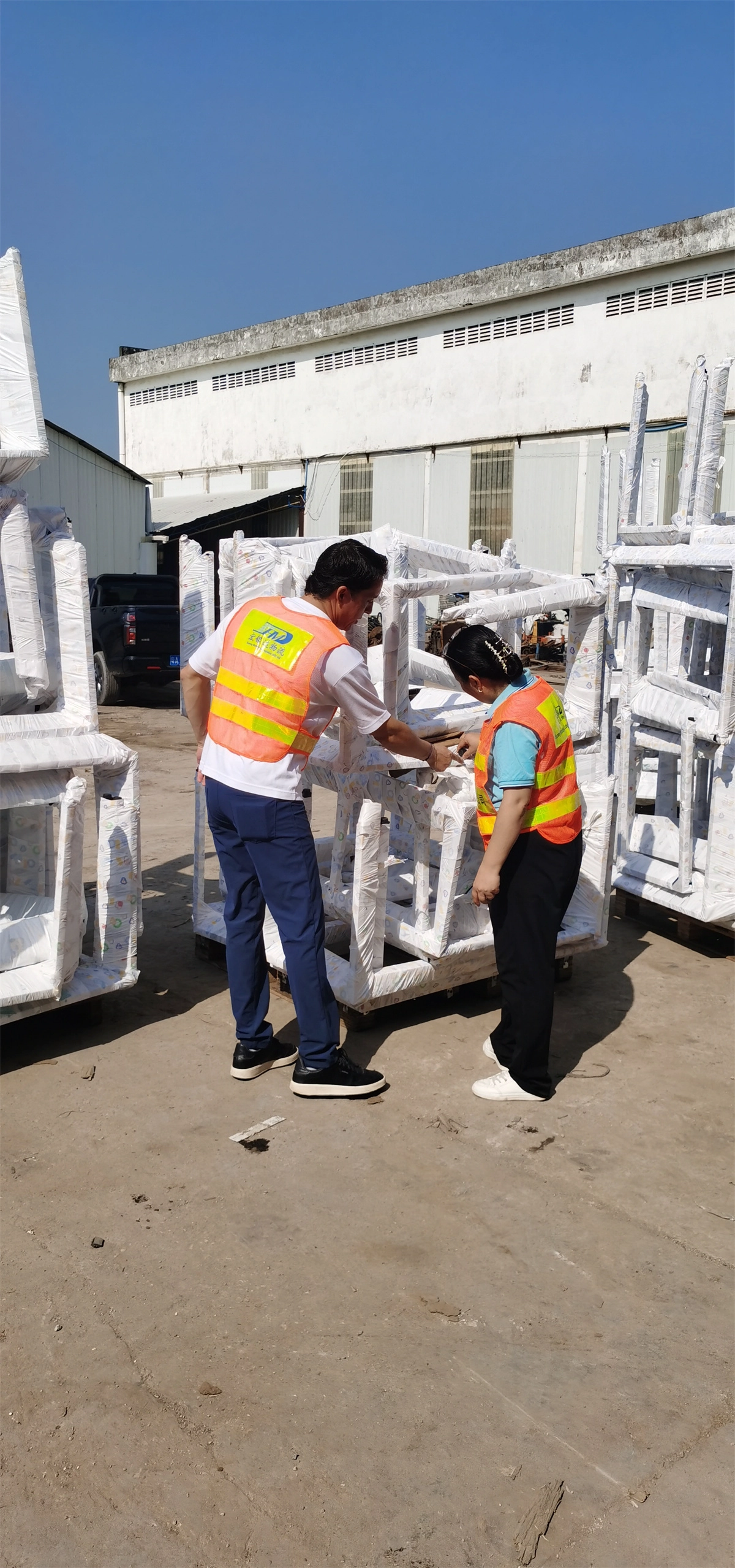 Guía para evitar riesgos en el transporte aéreo de vidrio al vacío: habilidades operativas completas para envíos a Medio Oriente