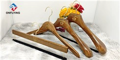 Perchas de madera personalizadas de primera calidad: imprescindibles para el cuidado de la ropa Perchas de madera personalizadas de primera calidad: imprescindibles para el cuidado de la ropa
