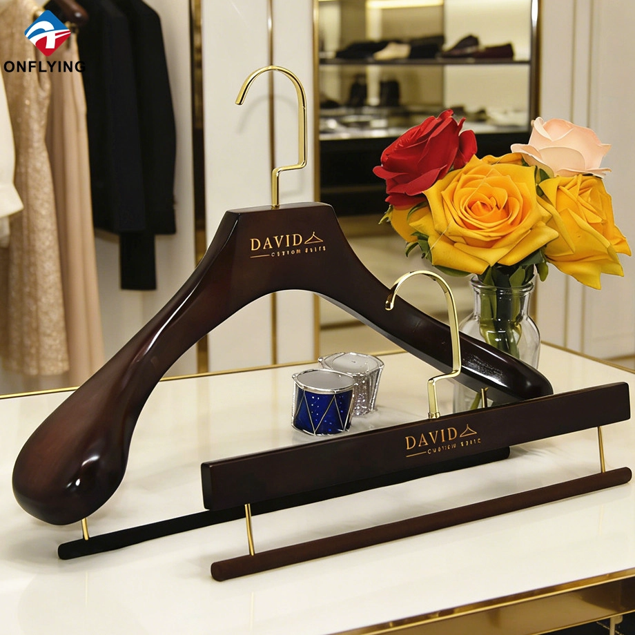 Percha para pantalones y trajes de madera resistente de alta calidad con diseño suave y antideslizante Percha para pantalones y trajes de madera resistente de alta calidad con diseño suave y antideslizante