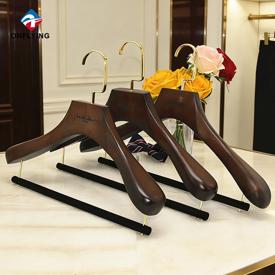 China Premium Vintage Custom Brown Adult Coat & Suit Cabides de madeira com barra de veludo Fornecedor China fabricante