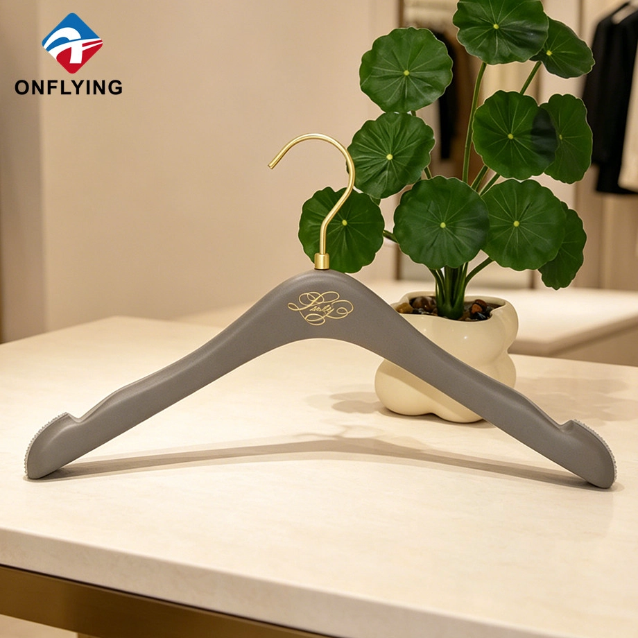 China Beech Wood Clothes Hanger