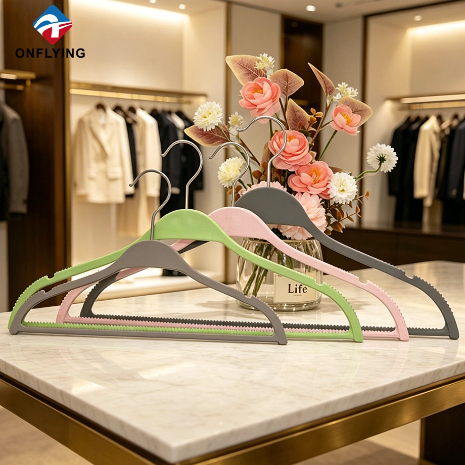 China Plastic Clothes Hanger Set