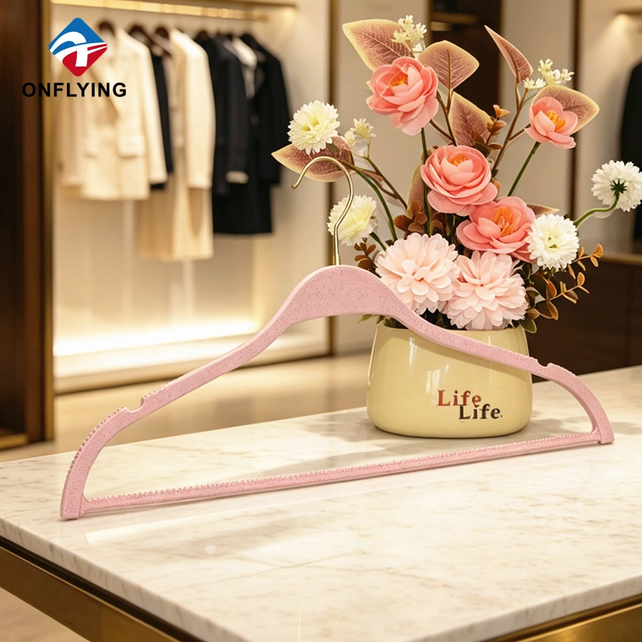 China Espaço antiderrapante de venda quente economiza cabide de roupas de plástico personalizado fino com barra de fábrica na China fabricante