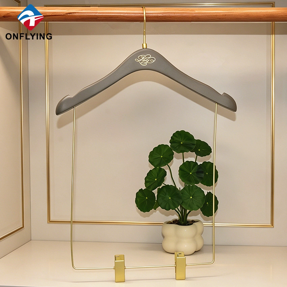 Chine Practical Personalized Store Non-Slip Custom Beech Wood Dress Pants Hanger Set Factory China - COPY - 5h8747 fabricant