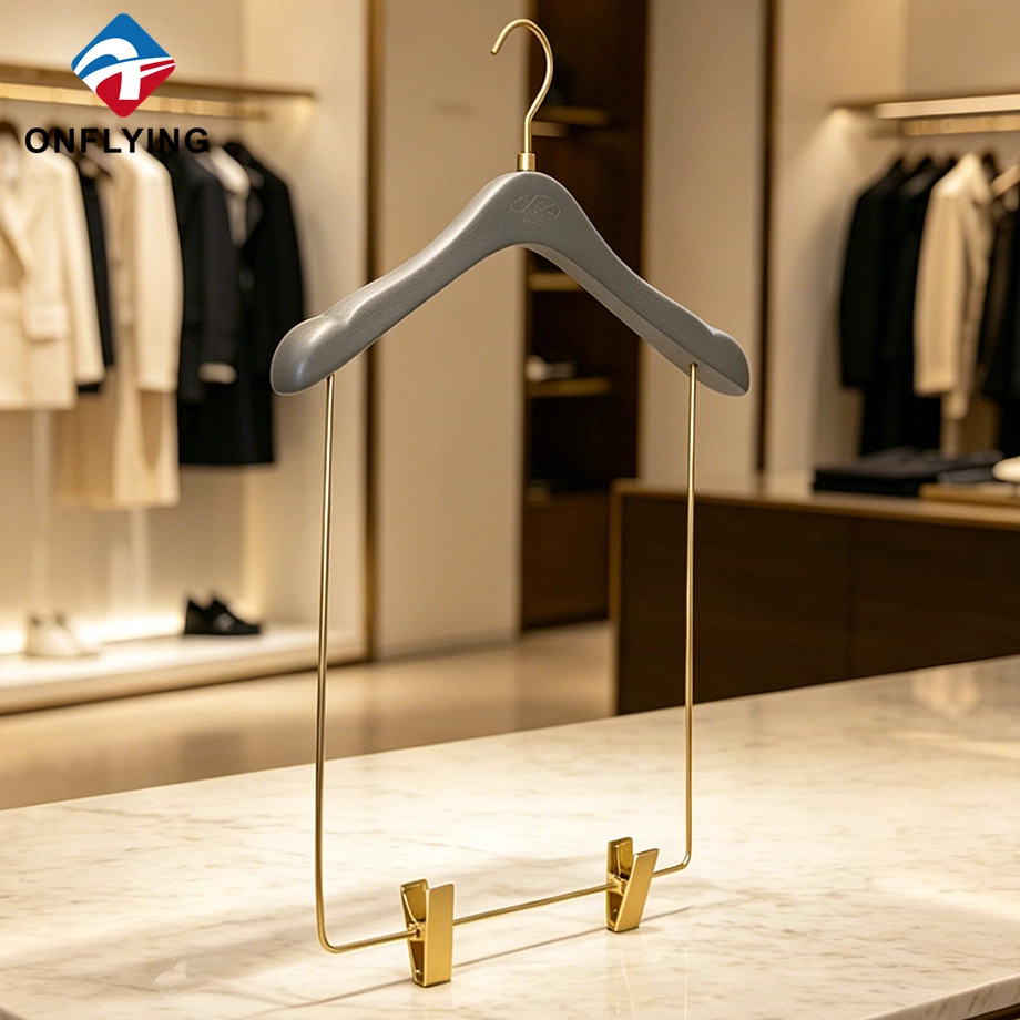 China Wood Clothing Hanger