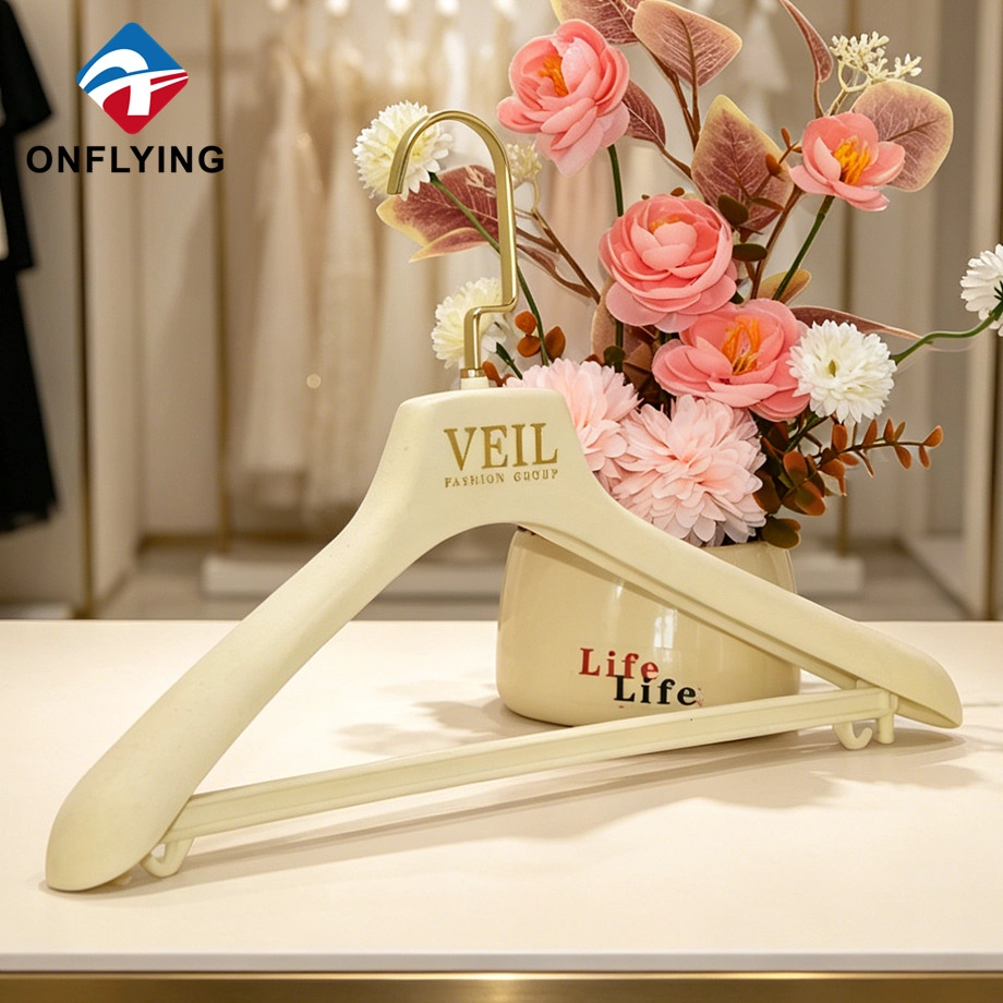 Izingubo Ezijwayelekile Ezijwayelekile Eco-friendly Ilogo yangokwezifiso Ebushelelezi Ebushelelezi I-Velvet Jacket Hanger Factory yase-China