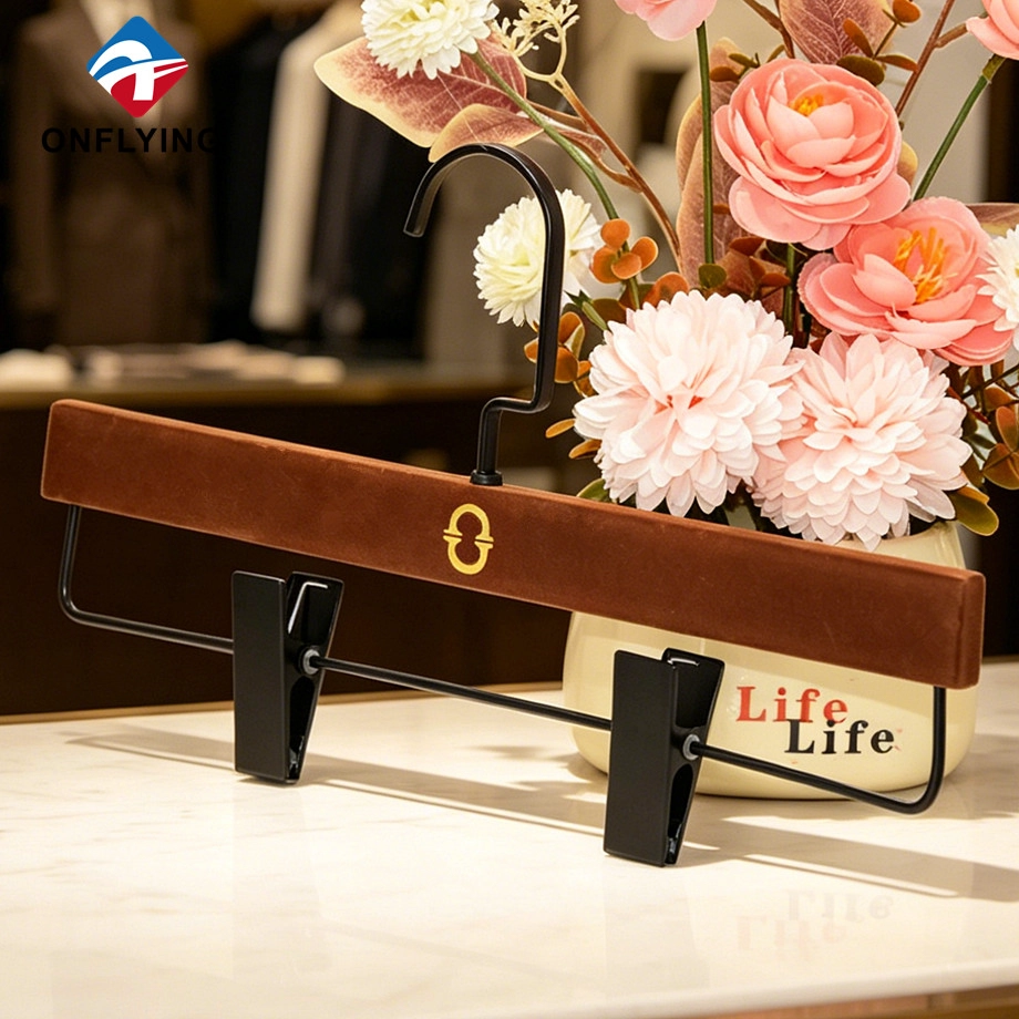 Luxury Boutique Store Shoulder Notches Custom Color Smooth Velvet Flocked Hanger Set Factory China
