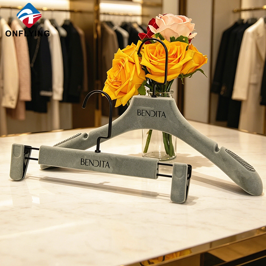 Luxury Boutique Store Shoulder Notches Custom Color Smooth Velvet Flocked Hanger Set Factory China
