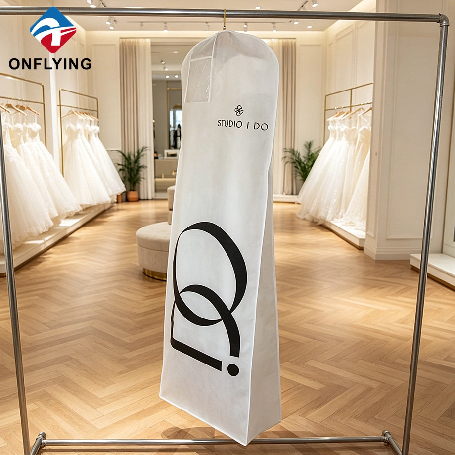 中国 定制大标志插角新娘礼服无纺布服装防尘环保罩供应商中国 制造商