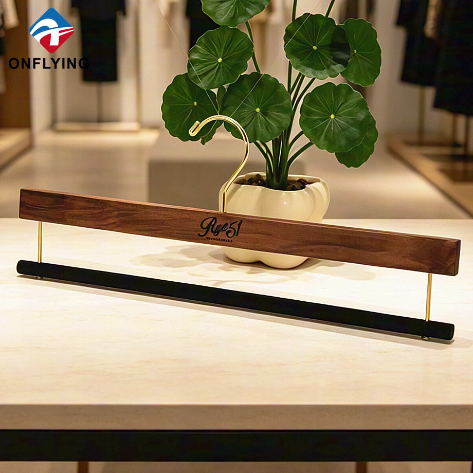 Langlebiger, stilvoller, robuster Einzelhandels-Hosenbügel aus massivem Holz, Lieferant von Hosenbügeln aus China