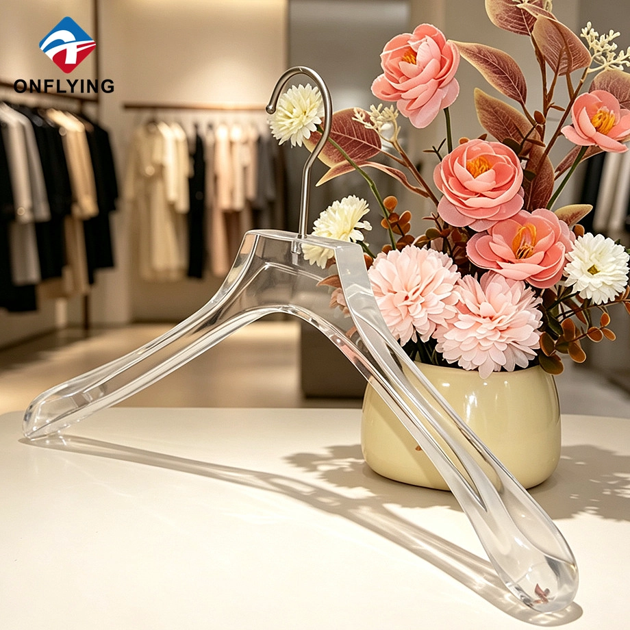 porcelana Fabricante de suspensión de transparencia acrílica de hombro ancho para exhibición de ropa de lujo premium China fabricante
