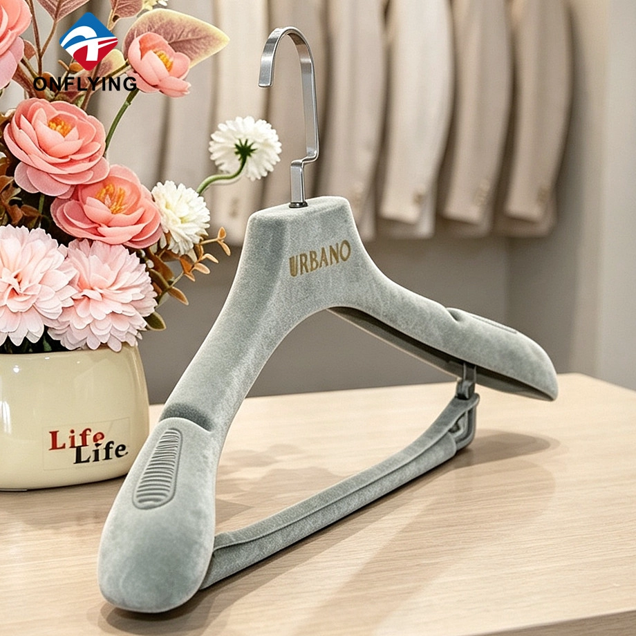 High-quality Eco-friendly Clothing Boutique Custom Velvet Men's Suit Hanger Manufacturer China