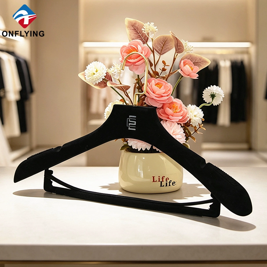 High-quality Eco-friendly Clothing Boutique Custom Velvet Men's Suit Hanger Manufacturer China