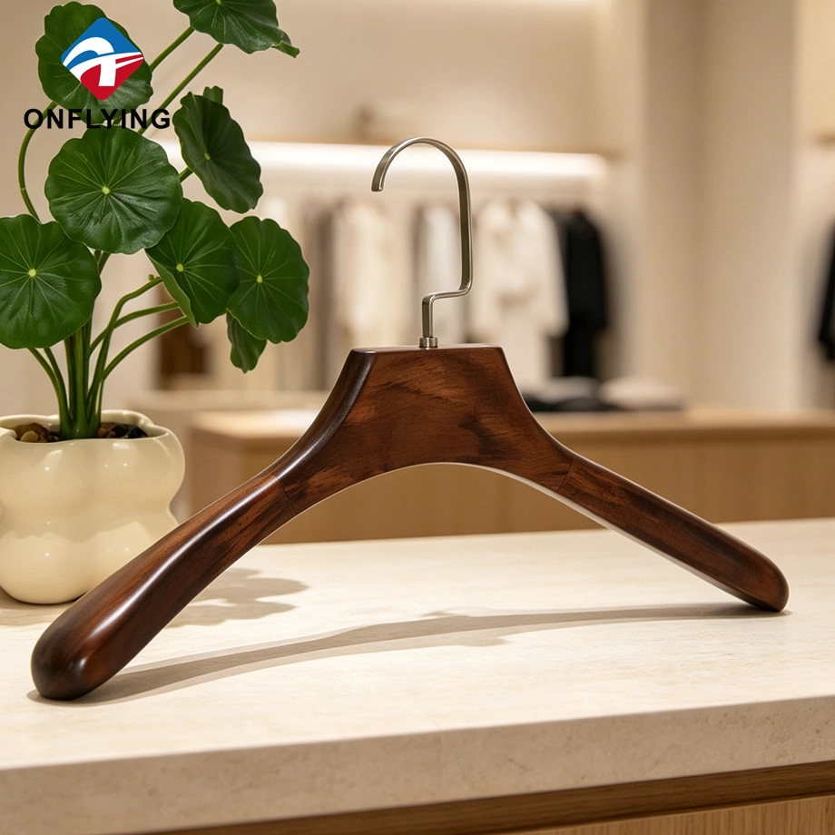 Top-quality Wooden Glossy Hanger manufacturer