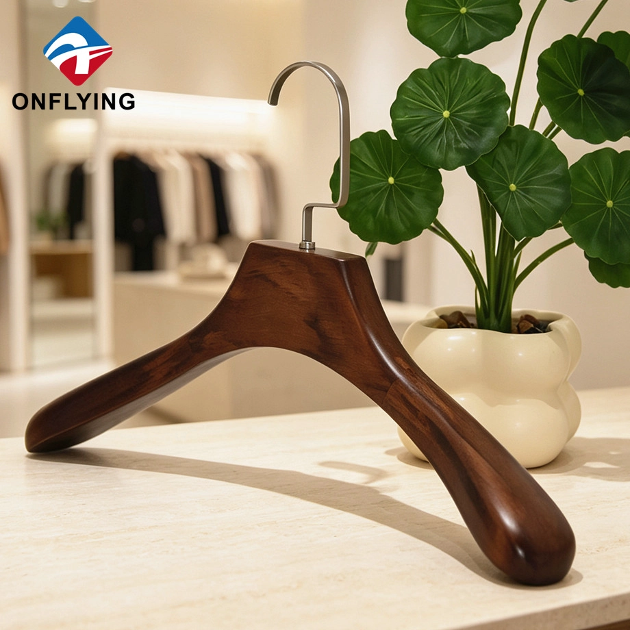 Top-quality Wooden Glossy Hanger manufacturer