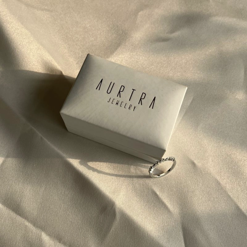 Bruiloft sieraden dubbele ringen luxe op maat gemaakte diamanten verpakking-x-Plaats van herkomst: Guangdong, China (continent)Afmetingen: aangepastLogo: kan worden afgedruktOEM/ODM: aangeboden:Materiaal: kunststofMOQ: 1000 stuks:Voorbeeld: aangebode