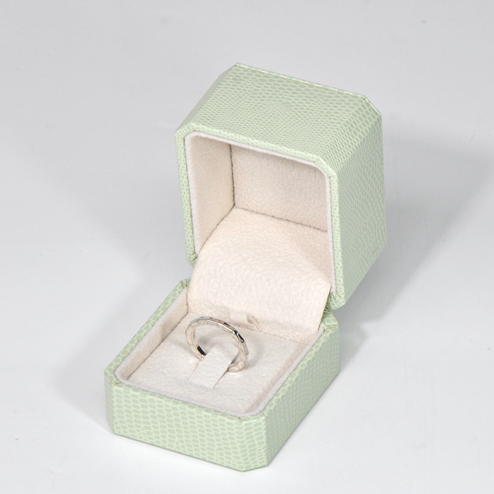China Hot sale new style design snake crocodile skin textured covered jewelry ring box manufacturer