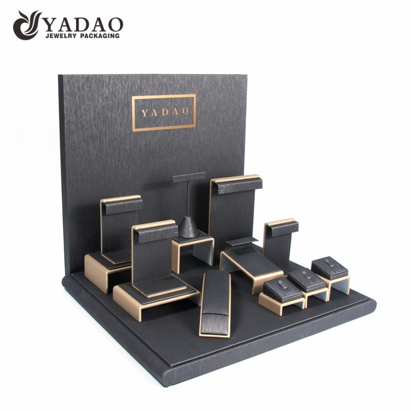 حامل عرض مجوهرات من الجلد الأسود المخصص MDF مع تصميم شعار مخصص