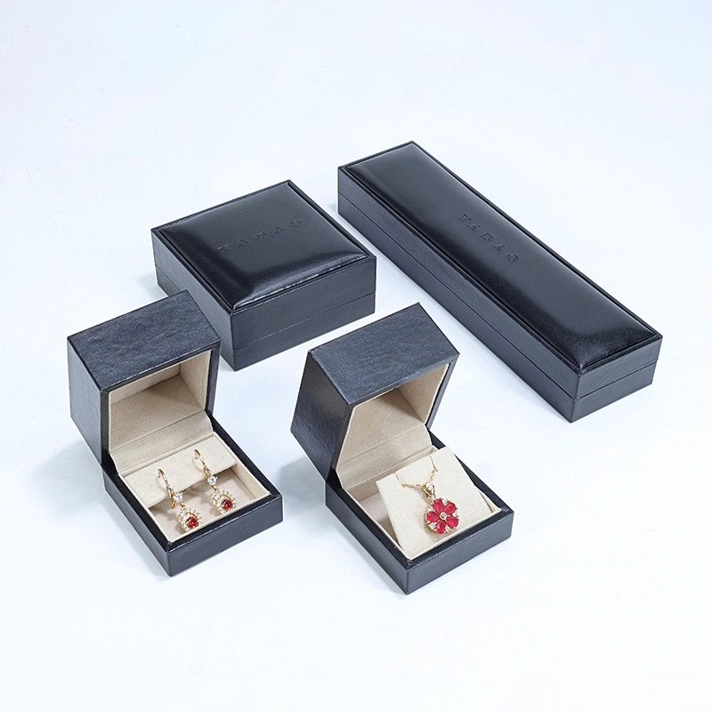 Kina Engros sort smykkeskrin Læder Plastemballage Ring Armbånd Box fabrikant