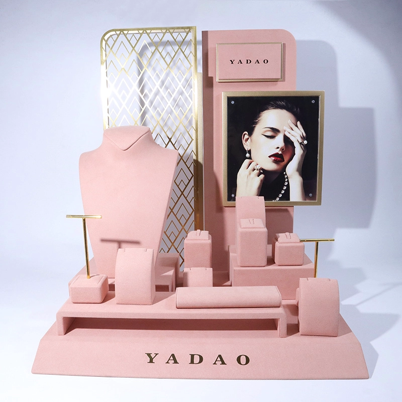 porcelana Soporte de exhibición personalizado del collar de los pendientes del anillo del busto del collar del rosa determinado de la exhibición de la joyería de la microfibra fabricante