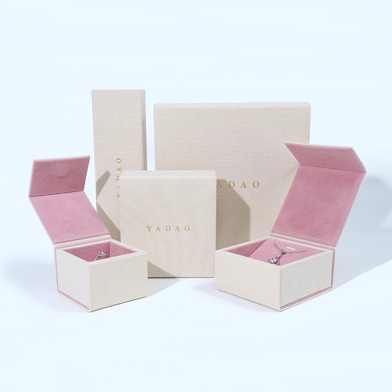 porcelana Caja de lujo de encargo del brazalete de la pulsera de los pendientes del anillo del color de la mezcla del joyero del algodón del joyero del logotipo fabricante