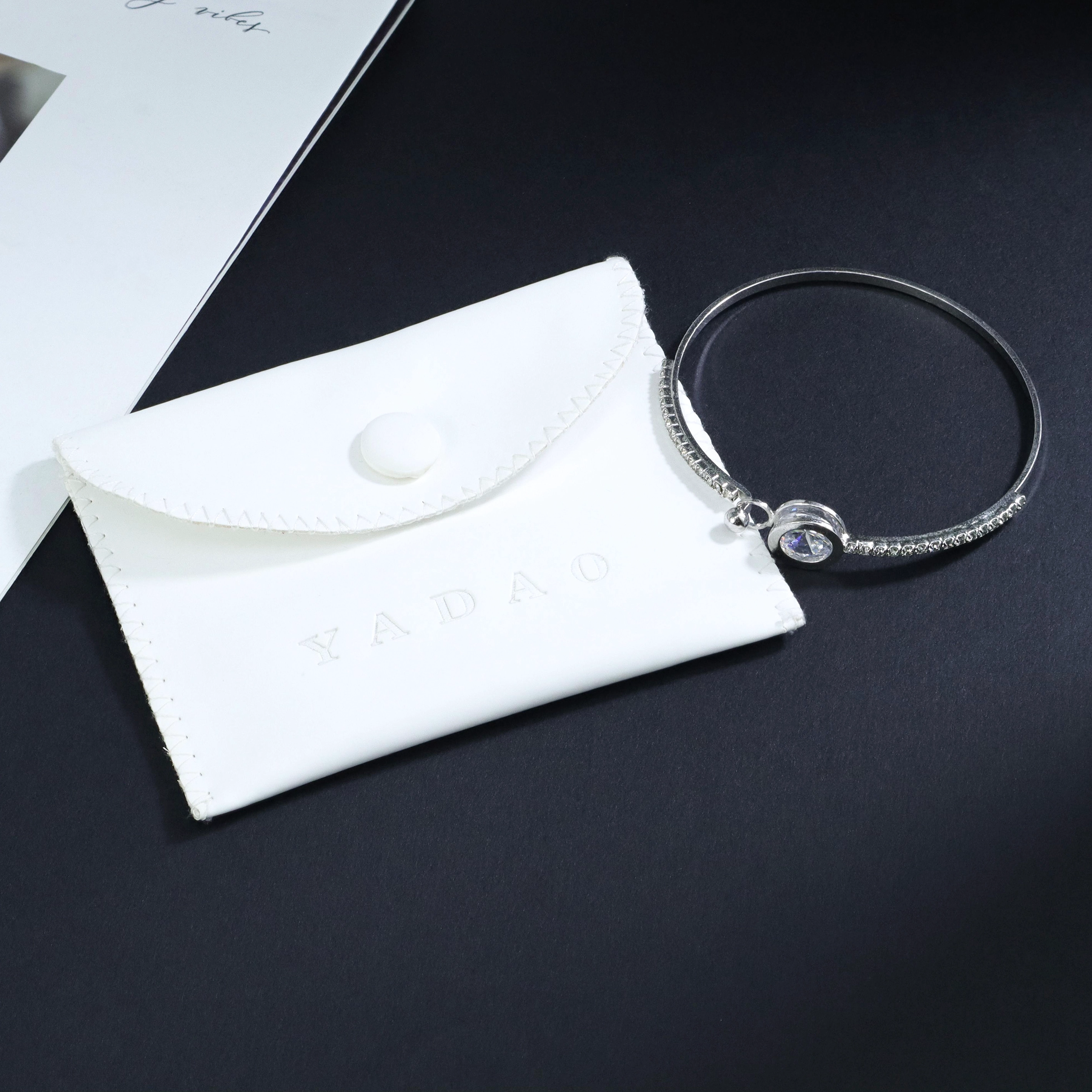 Pu Leather Jewelry Bag with Stitching Ring Bangle Pendant Jewelry Pouch Debossed Logo