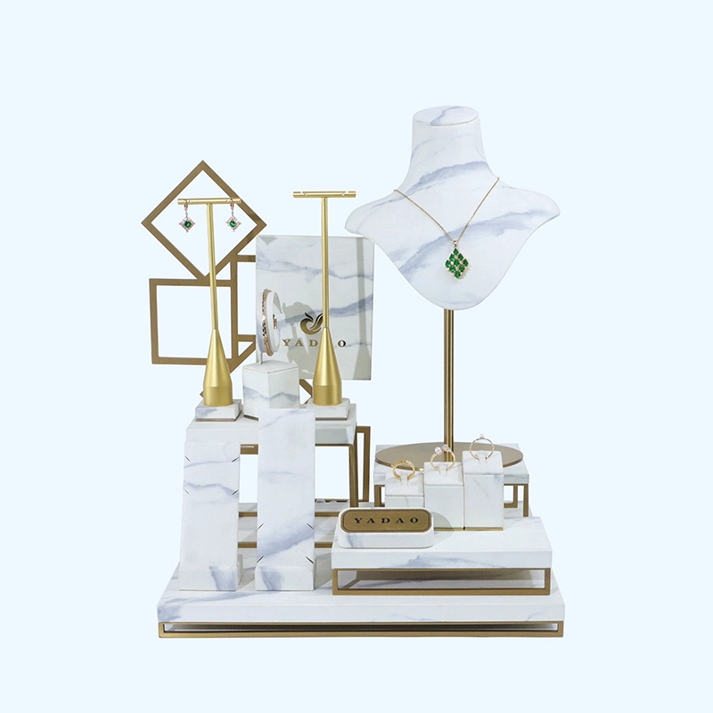 China Pu Leather Jewelry Display with Metal for Showcase Small MOQ - COPY - ijg85b pengilang