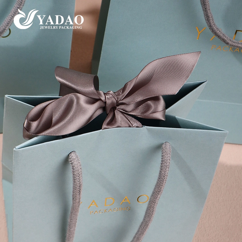 Sacs cadeaux en papier sur mesure, marques de bijoux de parfum de luxe, boîte de montre, sac à poignée d'emballage