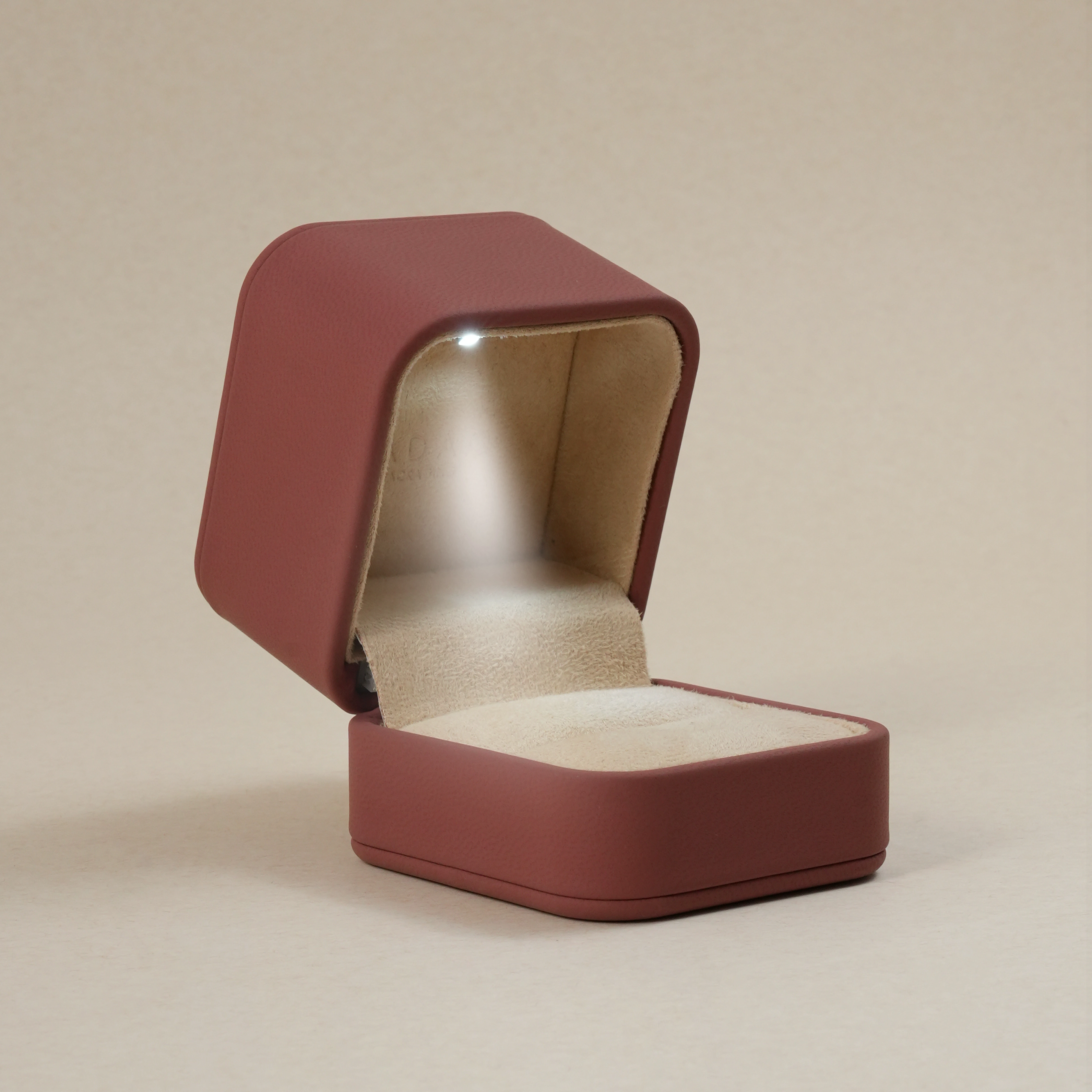China YADAO Luxury Pu Leather LED Jewelry Box Custom logo Diamond Ring Pendant Gift Jewelry Case Packaging with Lights Wholesale manufacturer