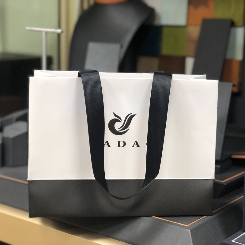 Čína Yadao green printing paper bag with ribbon handle - COPY - qc6jue výrobce