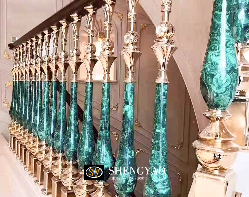 Estilos Decorativos Populares Internacionais | Laje de pedra semipreciosa com latão