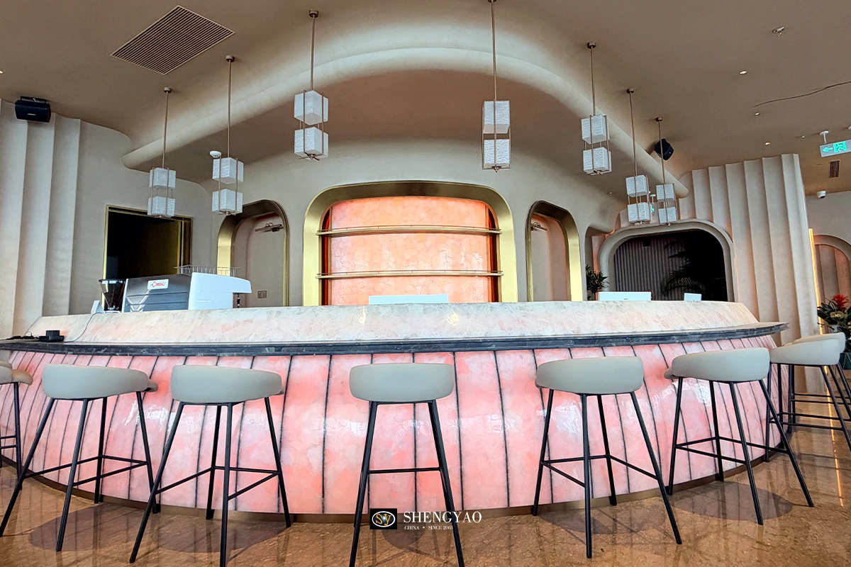 Bancone bar in cristallo di quarzo bianco retroilluminato