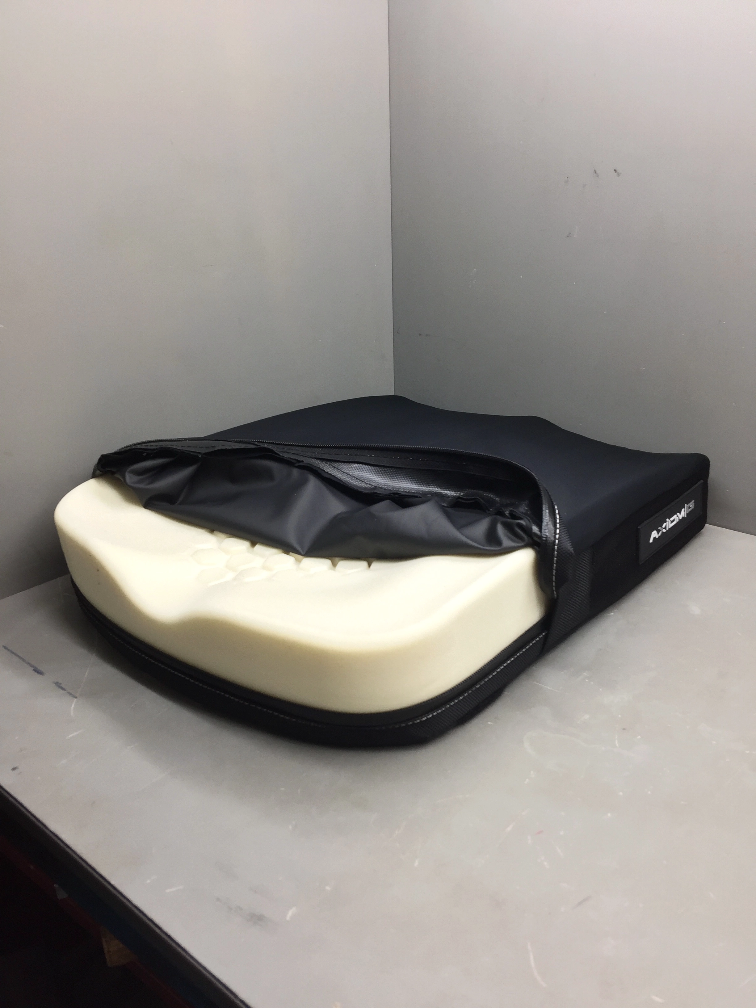 Coussin de siège souple pour fauteuil roulant à haute résilience en éponge d'approvisionnement du fabricant