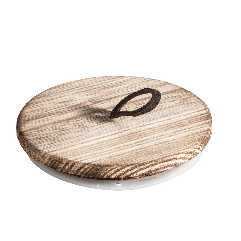 Holzdeckel mit verschiedenen Arten von Knöpfen