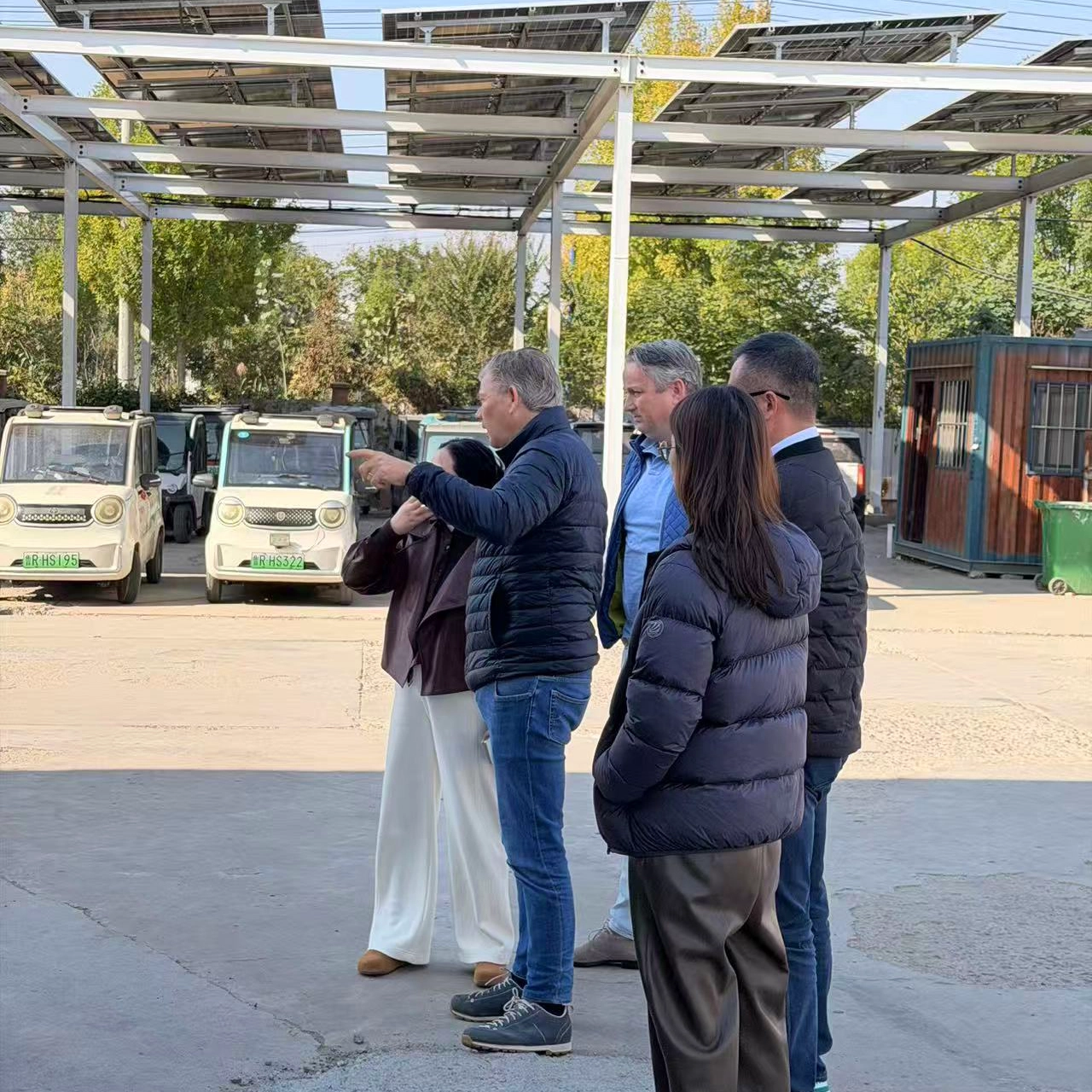 A Partner's Return Visit — Long-Term Customer Reviews Huasheng's Full Shutter Line
