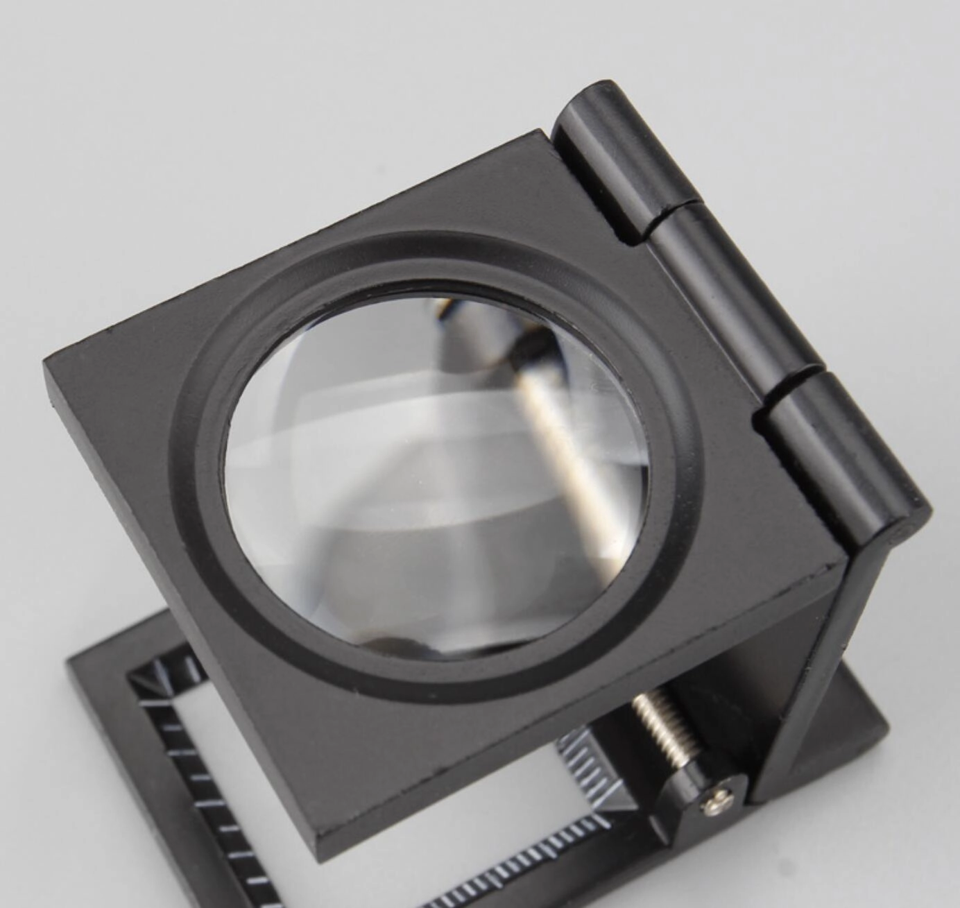 9005C Folding Magnifier with Zinc Alloy Frame and 8X Optical Glass