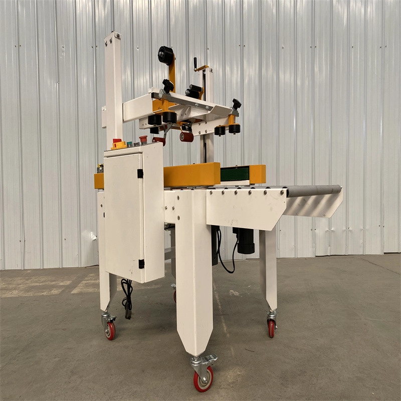 Cina Macchina semiautomatica per sigillare e imballare cartoni con guida sinistra e destra di alta qualità produttore