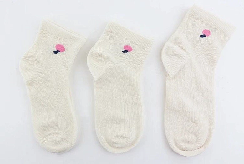 Los calcetines de verano para bebés de China son muy vendidos: la personalización y los precios bajos capturan el mercado.